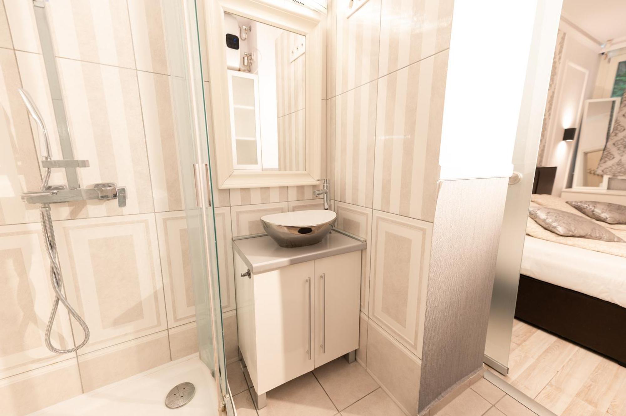 Apartment Danube Dwelling Hercegprimas 2 *